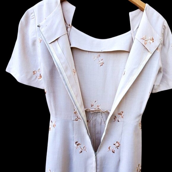 1950s Pin Up Wiggle Dress Size 4 Beige Embroidered Metal Zipper NWOT Deadstock - Picture 7 of 11